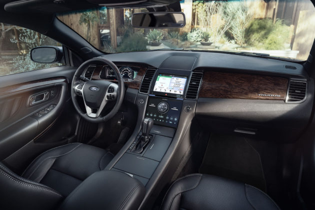 2017 Ford Taurus interior 630x420